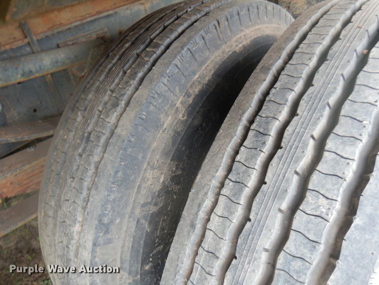 image for item IL9929 1991 Ford F700  dump truck