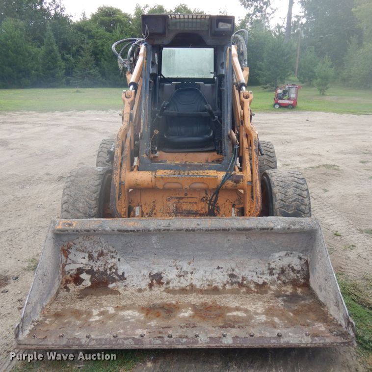 image for item IL9930 2002 Case 90XT  skid steer loader