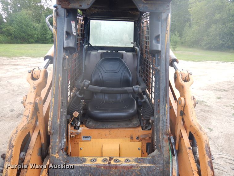 image for item IL9930 2002 Case 90XT  skid steer loader