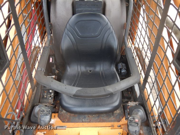 image for item IL9930 2002 Case 90XT  skid steer loader