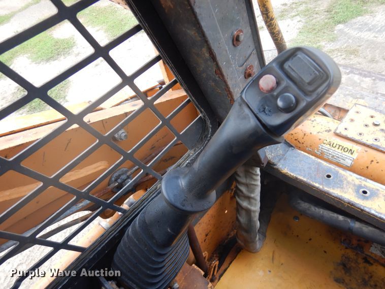 image for item IL9930 2002 Case 90XT  skid steer loader