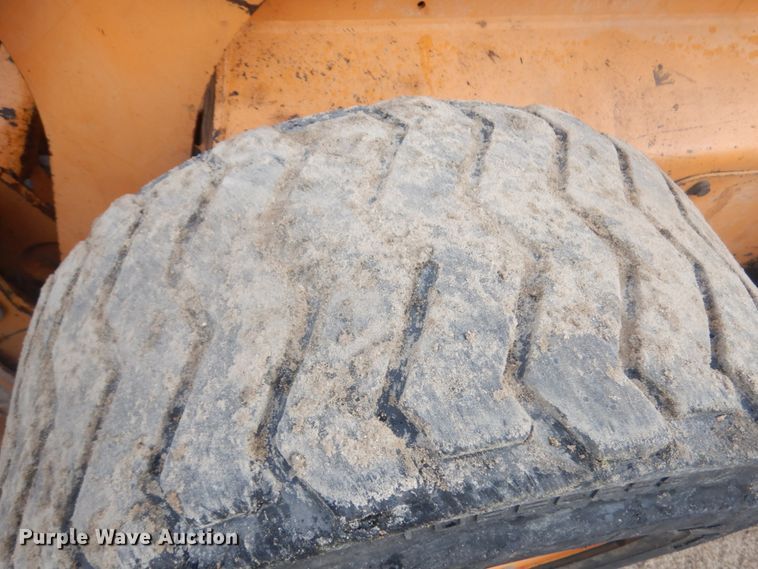 image for item IL9930 2002 Case 90XT  skid steer loader