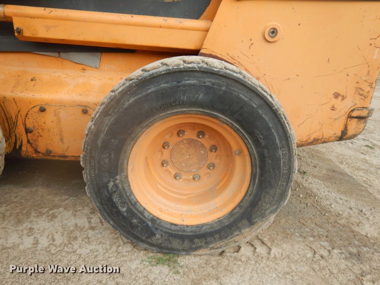 image for item IL9930 2002 Case 90XT  skid steer loader