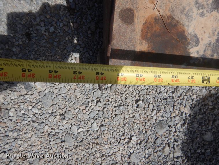 image for item IN9502 1981 Bobcat 310  skid steer loader