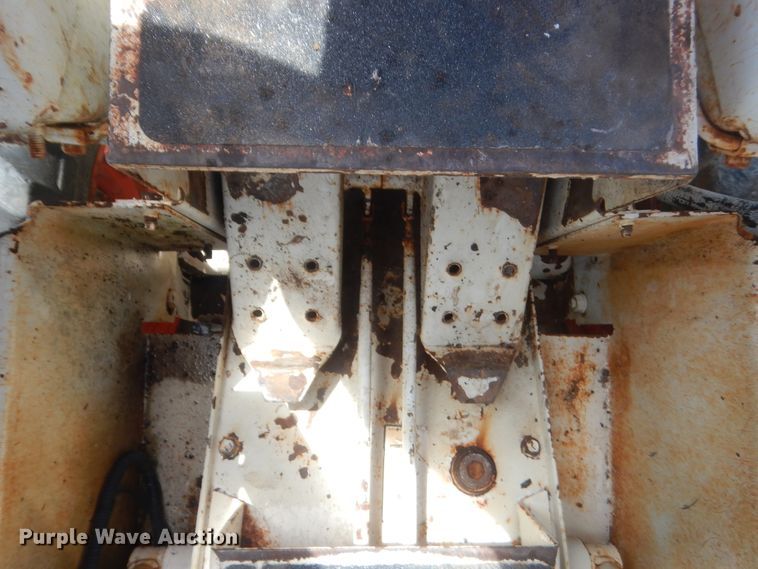 image for item IN9502 1981 Bobcat 310  skid steer loader