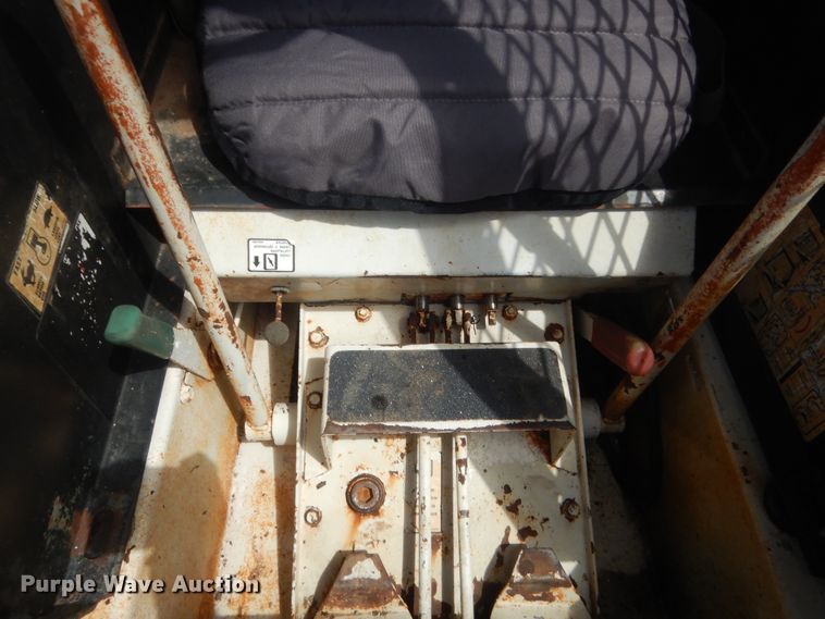 image for item IN9502 1981 Bobcat 310  skid steer loader