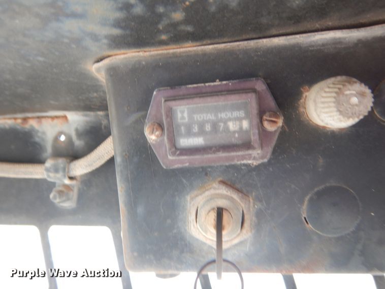 image for item IN9502 1981 Bobcat 310  skid steer loader