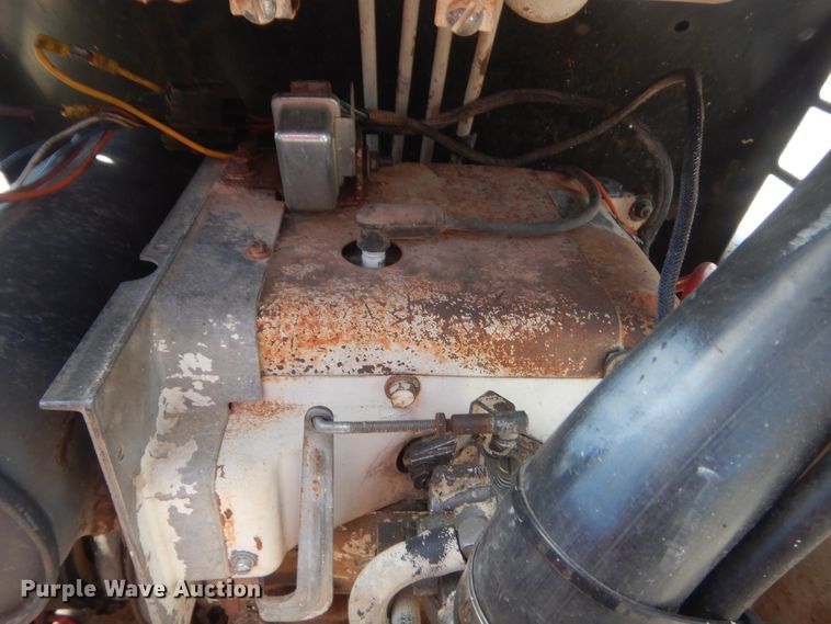 image for item IN9502 1981 Bobcat 310  skid steer loader