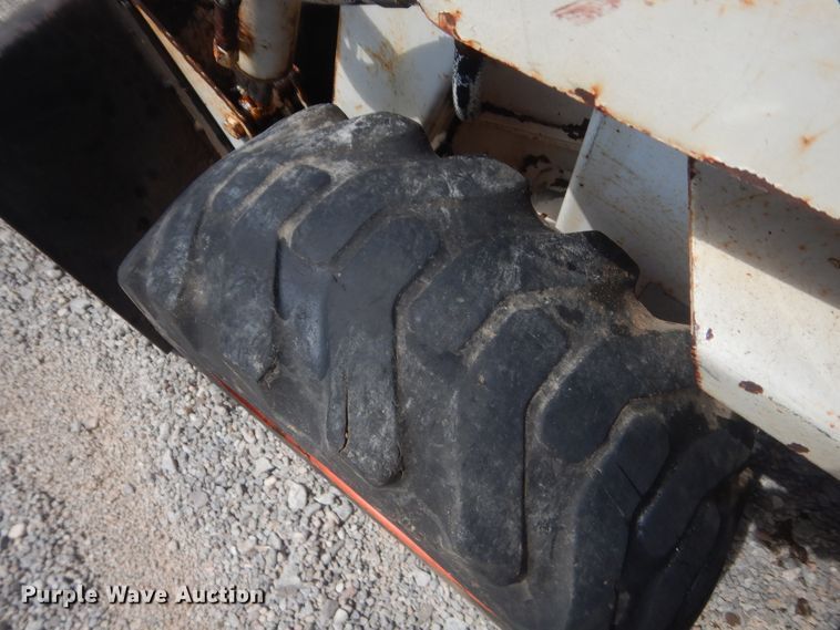 image for item IN9502 1981 Bobcat 310  skid steer loader