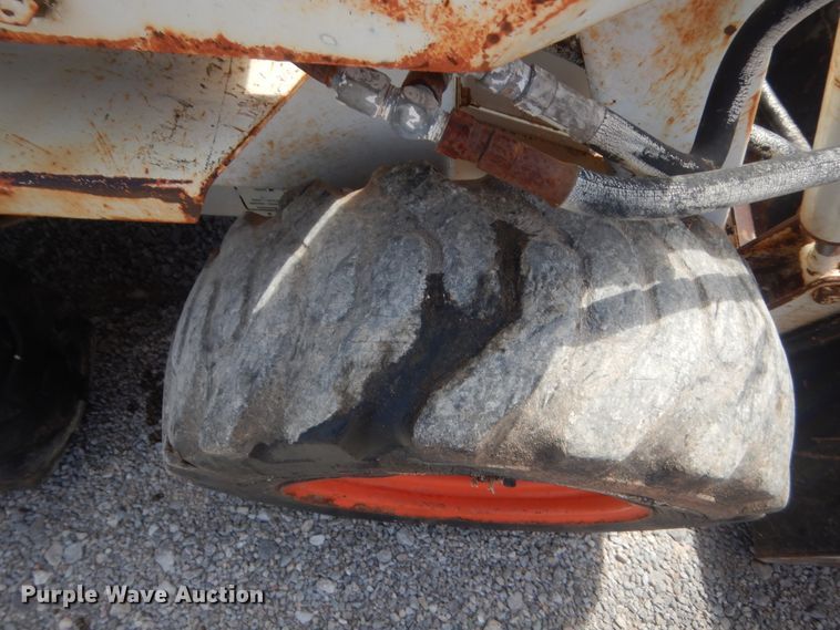 image for item IN9502 1981 Bobcat 310  skid steer loader