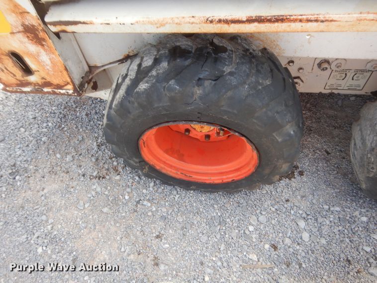 image for item IN9502 1981 Bobcat 310  skid steer loader