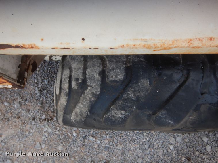 image for item IN9502 1981 Bobcat 310  skid steer loader