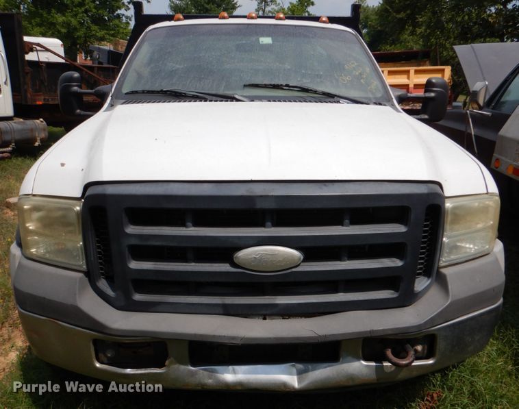 image for item IR9022 2006 Ford F550 Super Duty XL  flatbed truck