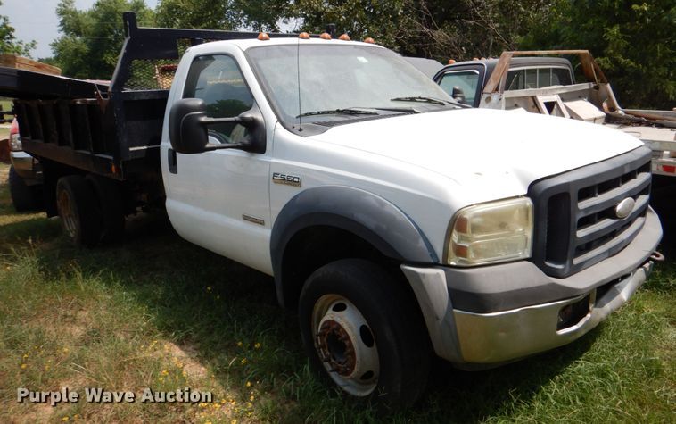 image for item IR9022 2006 Ford F550 Super Duty XL  flatbed truck