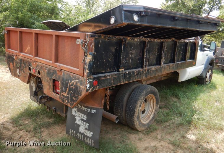 image for item IR9022 2006 Ford F550 Super Duty XL  flatbed truck