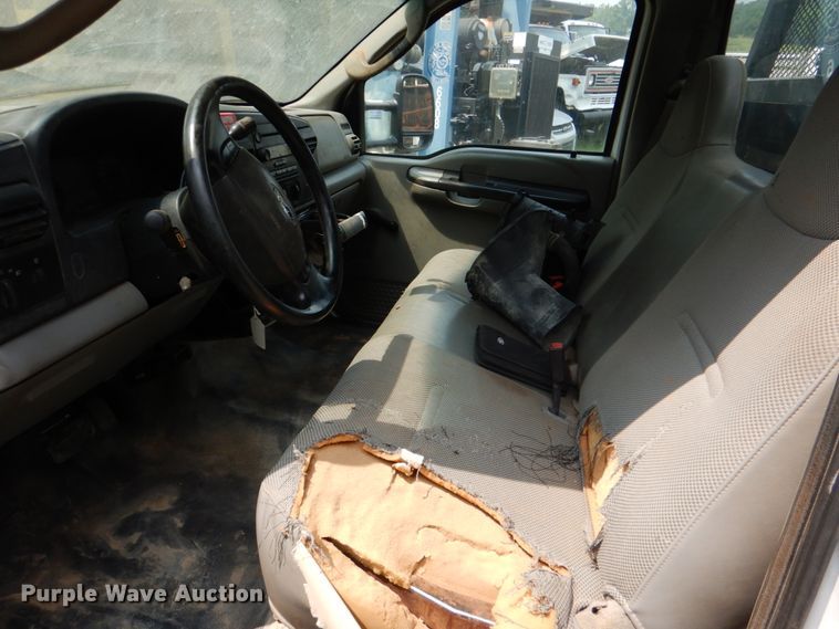 image for item IR9022 2006 Ford F550 Super Duty XL  flatbed truck