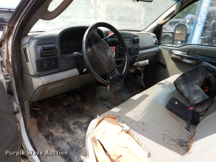 image for item IR9022 2006 Ford F550 Super Duty XL  flatbed truck