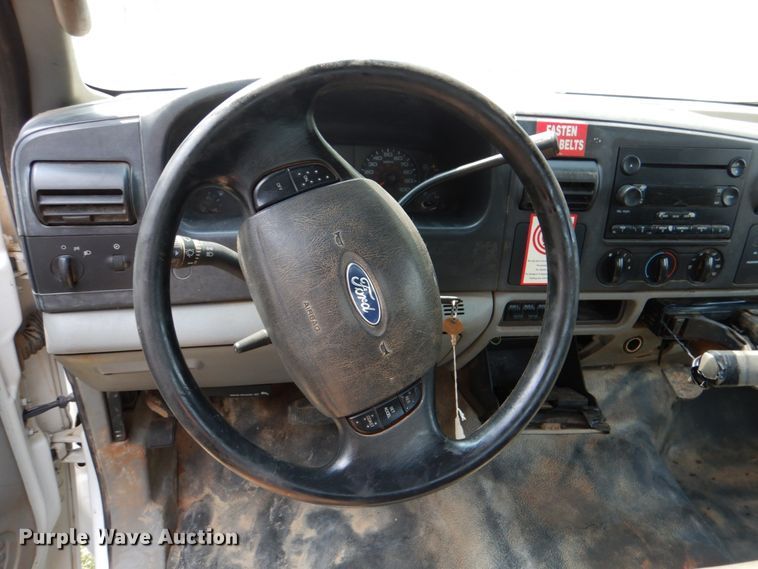 image for item IR9022 2006 Ford F550 Super Duty XL  flatbed truck