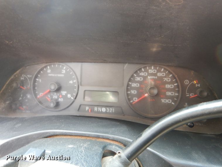 image for item IR9022 2006 Ford F550 Super Duty XL  flatbed truck