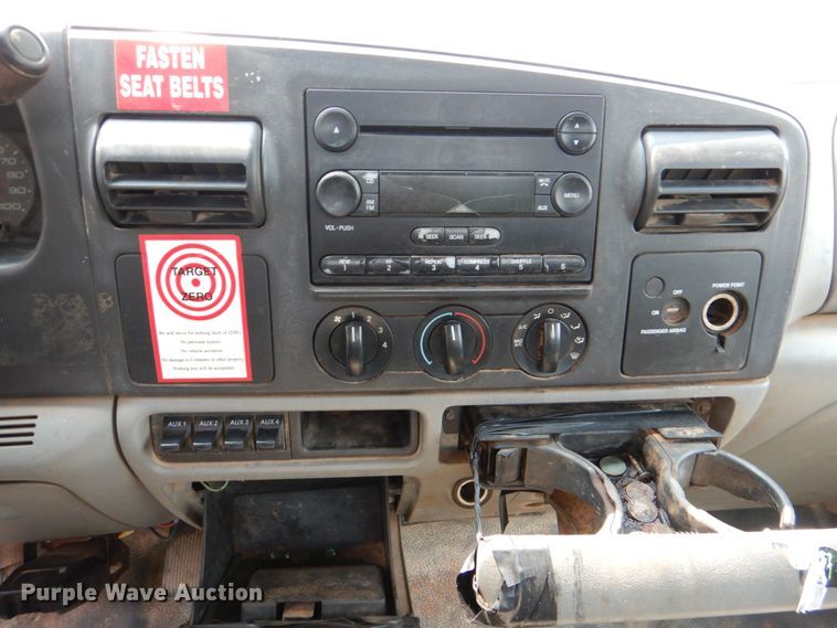 image for item IR9022 2006 Ford F550 Super Duty XL  flatbed truck