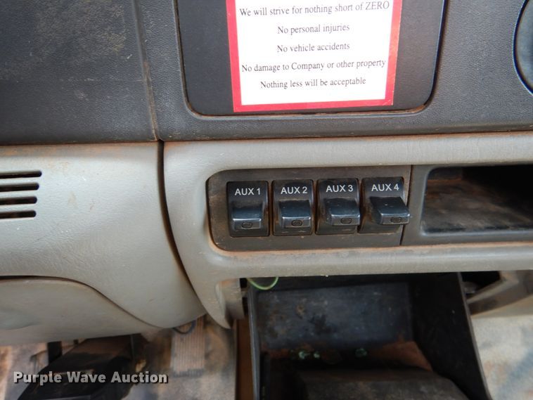 image for item IR9022 2006 Ford F550 Super Duty XL  flatbed truck