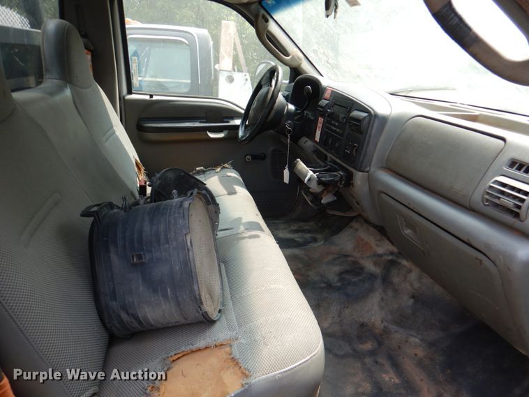 image for item IR9022 2006 Ford F550 Super Duty XL  flatbed truck