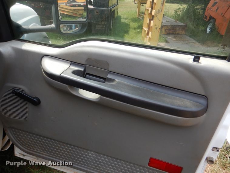 image for item IR9022 2006 Ford F550 Super Duty XL  flatbed truck