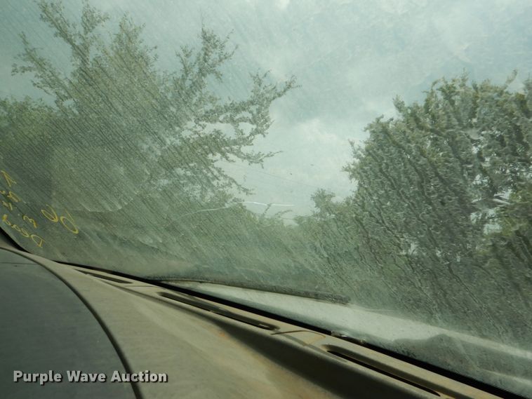 image for item IR9022 2006 Ford F550 Super Duty XL  flatbed truck