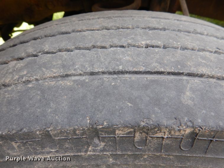 image for item IR9022 2006 Ford F550 Super Duty XL  flatbed truck