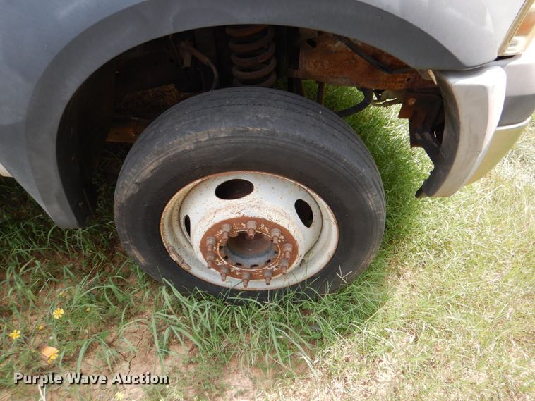 image for item IR9022 2006 Ford F550 Super Duty XL  flatbed truck