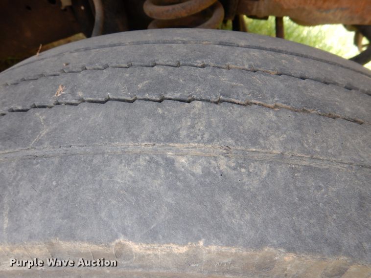 image for item IR9022 2006 Ford F550 Super Duty XL  flatbed truck