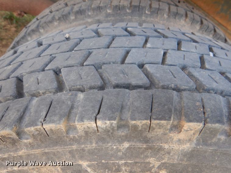 image for item IR9022 2006 Ford F550 Super Duty XL  flatbed truck