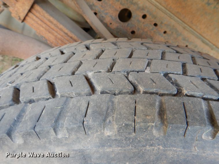 image for item IR9022 2006 Ford F550 Super Duty XL  flatbed truck