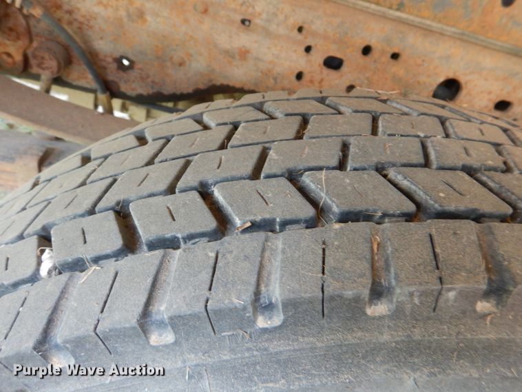 image for item IR9022 2006 Ford F550 Super Duty XL  flatbed truck