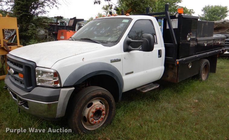 image for item IR9023 2006 Ford F550 Super Duty XL  flatbed truck