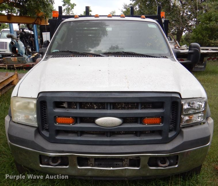 image for item IR9023 2006 Ford F550 Super Duty XL  flatbed truck