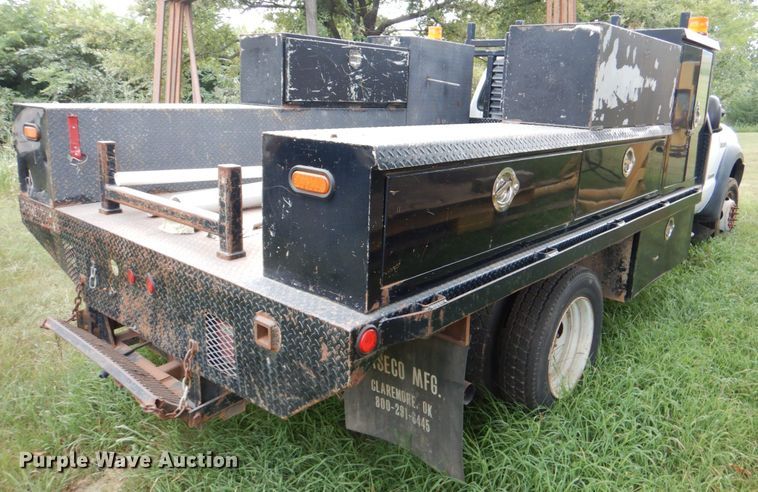 image for item IR9023 2006 Ford F550 Super Duty XL  flatbed truck