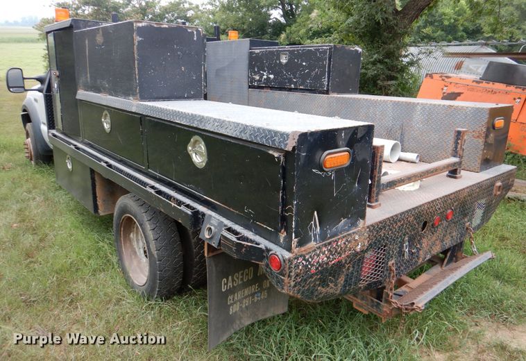 image for item IR9023 2006 Ford F550 Super Duty XL  flatbed truck