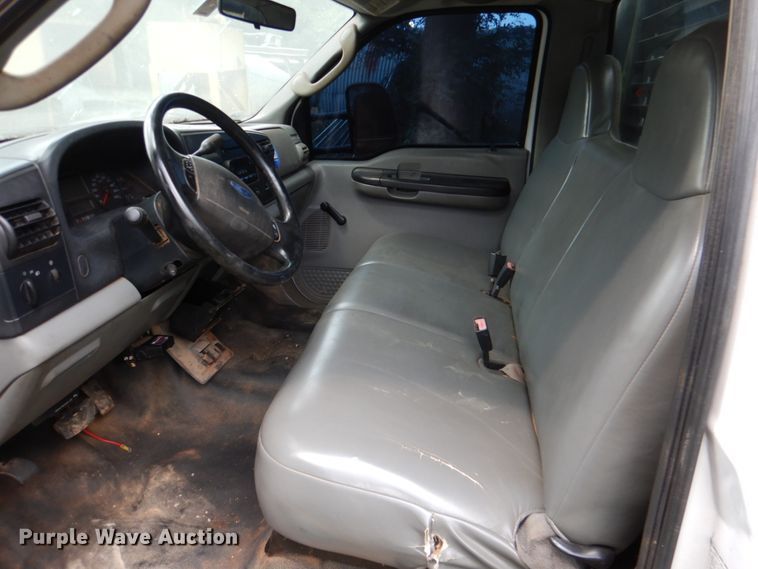 image for item IR9023 2006 Ford F550 Super Duty XL  flatbed truck