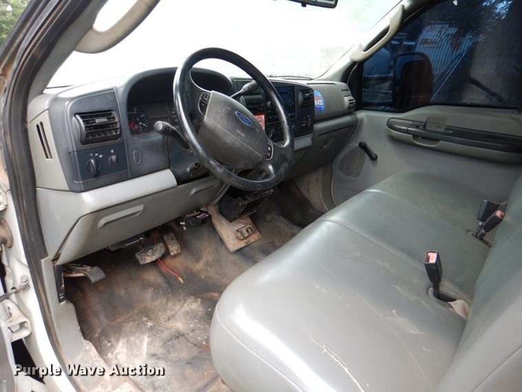 image for item IR9023 2006 Ford F550 Super Duty XL  flatbed truck