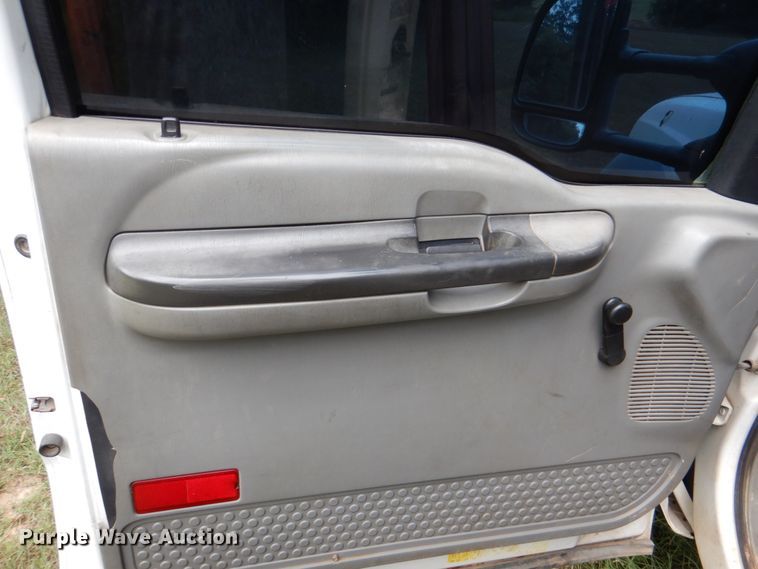 image for item IR9023 2006 Ford F550 Super Duty XL  flatbed truck