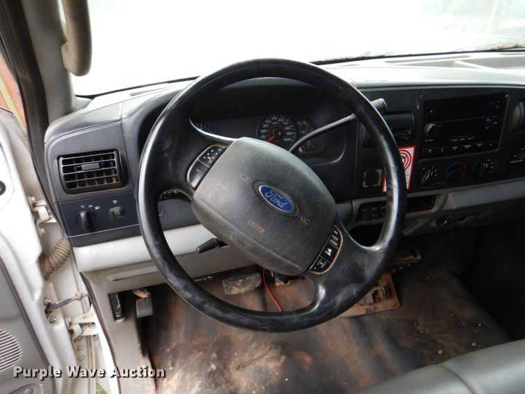 image for item IR9023 2006 Ford F550 Super Duty XL  flatbed truck