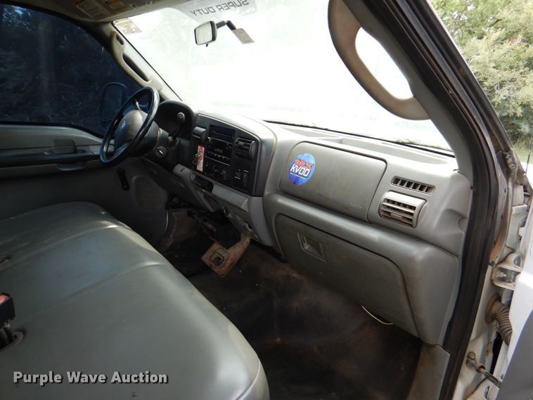 image for item IR9023 2006 Ford F550 Super Duty XL  flatbed truck