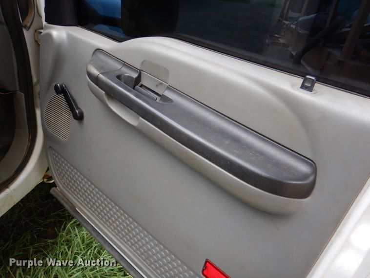 image for item IR9023 2006 Ford F550 Super Duty XL  flatbed truck