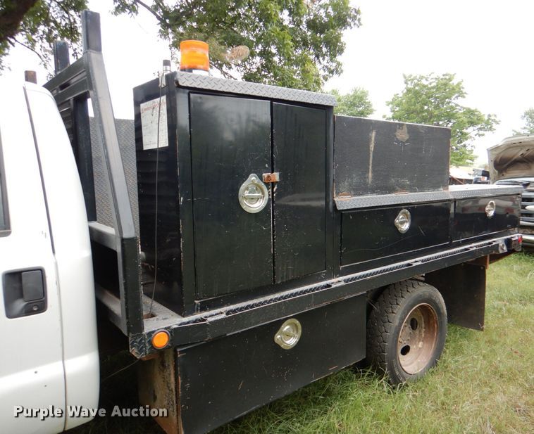 image for item IR9023 2006 Ford F550 Super Duty XL  flatbed truck