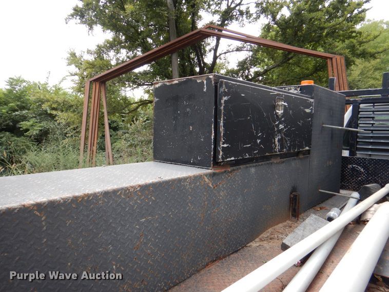 image for item IR9023 2006 Ford F550 Super Duty XL  flatbed truck