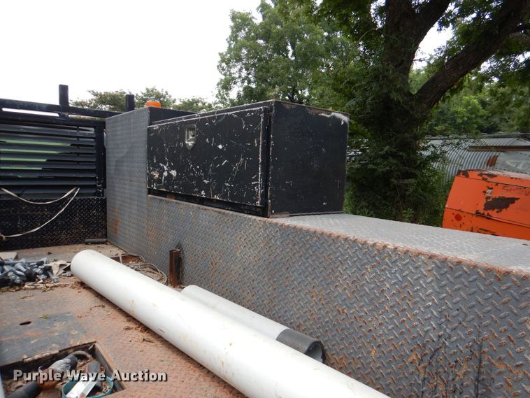 image for item IR9023 2006 Ford F550 Super Duty XL  flatbed truck