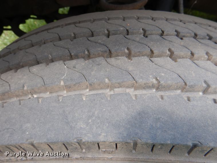 image for item IR9023 2006 Ford F550 Super Duty XL  flatbed truck