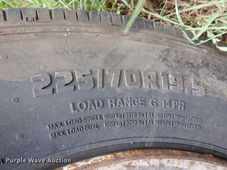 image for item IR9023 2006 Ford F550 Super Duty XL  flatbed truck