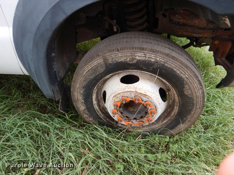 image for item IR9023 2006 Ford F550 Super Duty XL  flatbed truck